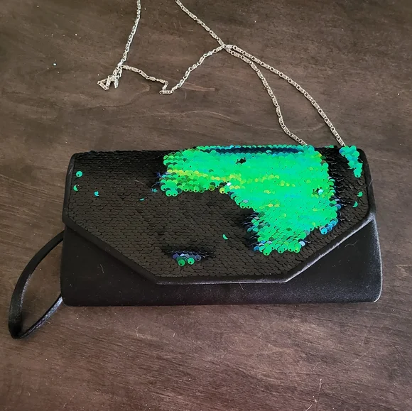 Color changing clutch - Picture 1 of 3